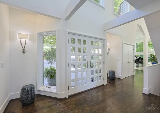 3rd image of 20 Grandin Ln, Cincinnati, OH 45208 | MLS# 1886392