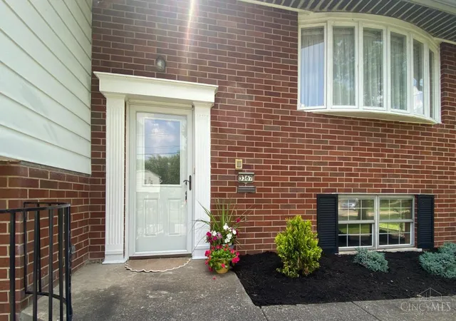 3rd image of 3367 Palmhill Ln, Cincinnati, OH 45239 | MLS# 1885831