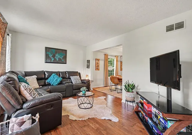 5th image of 136 Hearthstone Ct, Hamilton Twp, OH 45039 | MLS# 1886136