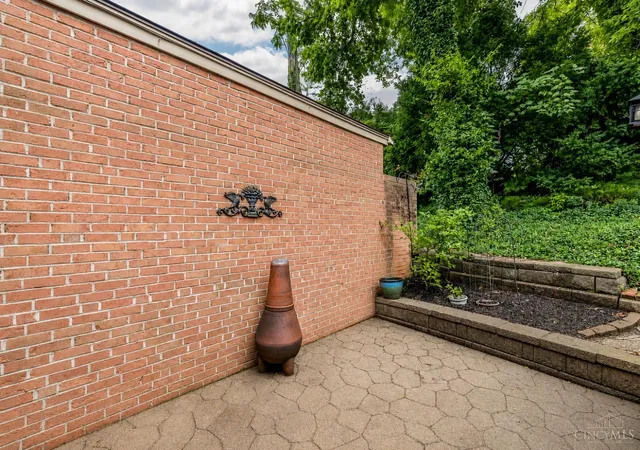 2nd image of 850 Van Dyke Ave, Cincinnati, OH 45226