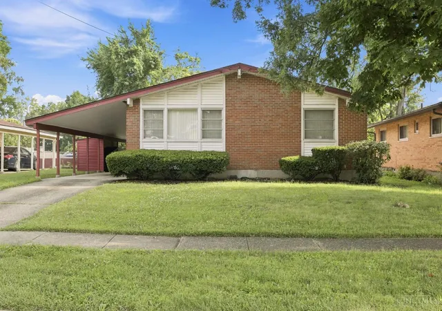 2nd image of 950 Hollytree Dr, Springfield Twp., OH 45231 | MLS# 1886433