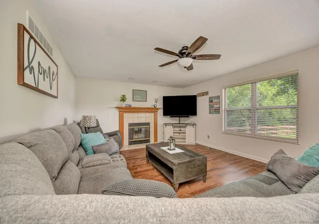 2nd image of 512 Patterson Ct, Lebanon, OH 45036 | MLS# 1886442
