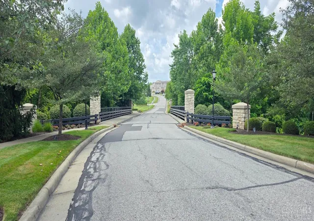 49th image of 1002 Lost Crossing, Springfield Twp., OH 45231 | MLS# 1886495