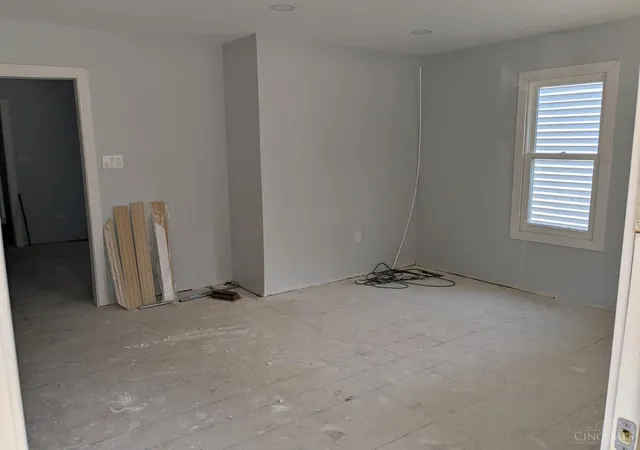 3rd image of 447 Valley View Dr, South Lebanon, OH 45065 | MLS# 1885745