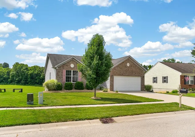3rd image of 25626 Hearthstone Dr, Kelso Twp, IN 47012 | MLS# 1883242