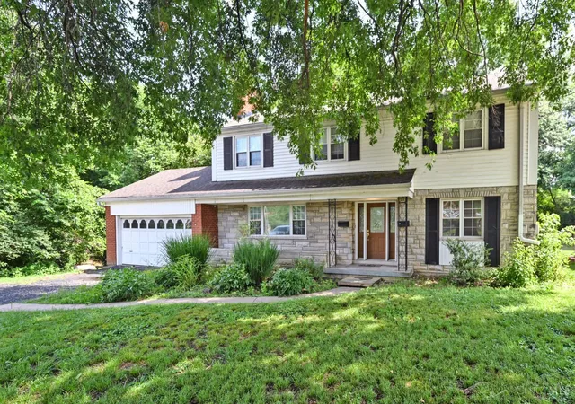 2nd image of 5275 Cleves Warsaw, Delhi Twp, OH 45238 | MLS# 1886579
