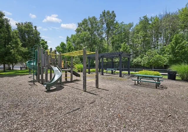 2nd image of 3268 Thoroughbred Dr, Goshen, OH 45140