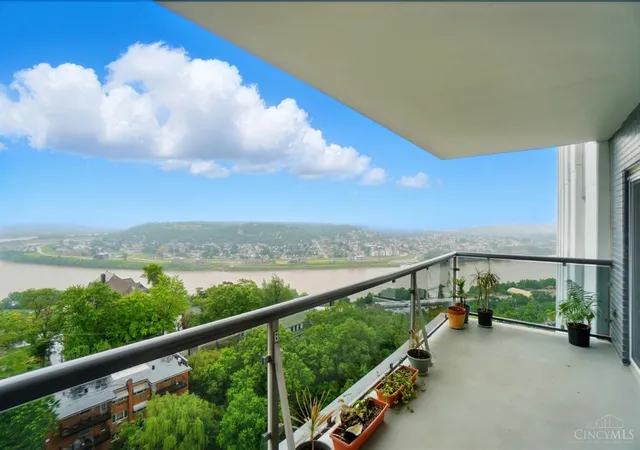 2nd image of 2200 Victory Pkwy #1601, Cincinnati, OH 45206 | MLS# 1886660