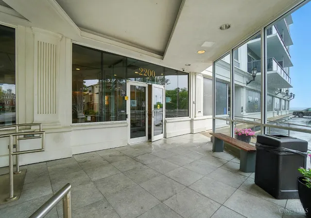 2nd image of 2200 Victory Pkwy, Cincinnati, OH 45206