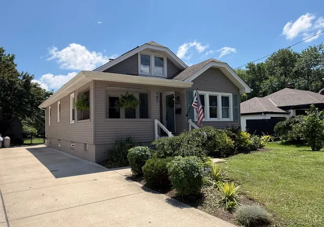 Homes for sale in Wyoming, OH | 742 Barney Ave, Wyoming, OH 45215 | MLS# 1886654