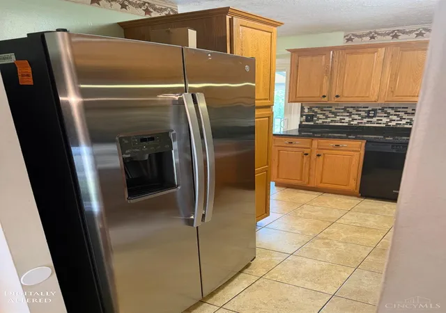 Photo 4 of Sale Pending at 5177 Dresden Ct, Cincinnati, OH 45238 | MLS# 1886238 | Listing updated on 2026-08-31