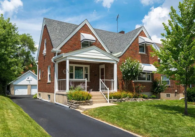 Homes for sale in Lockland, OH | 104 Bacon St, Lockland, OH 45215 | MLS# 1886514