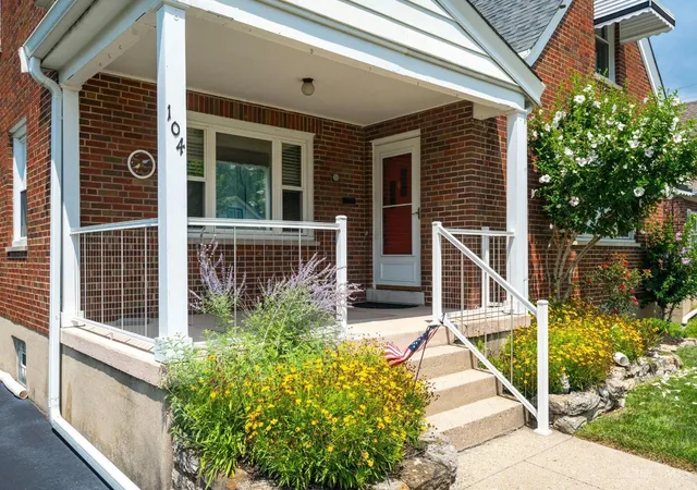 Homes for sale in Lockland, OH | 104 Bacon St, Lockland, OH 45215 | MLS# 1886514