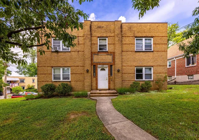 Homes for sale in Cincinnati, OH | 3130 Riddle View Ln, Cincinnati, OH 45220 | MLS# 1886839