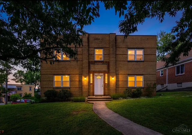 Homes for sale in Cincinnati, OH | 3130 Riddle View Ln, Cincinnati, OH 45220 | MLS# 1886839