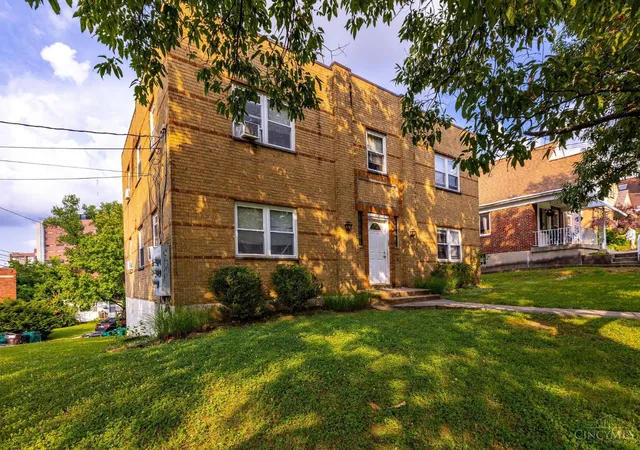 Homes for sale in Cincinnati, OH | 3130 Riddle View Ln, Cincinnati, OH 45220 | MLS# 1886839