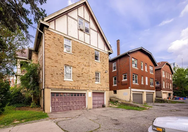 Homes for sale in Cincinnati, OH | 2733 Stratford Ave, Cincinnati, OH 45220