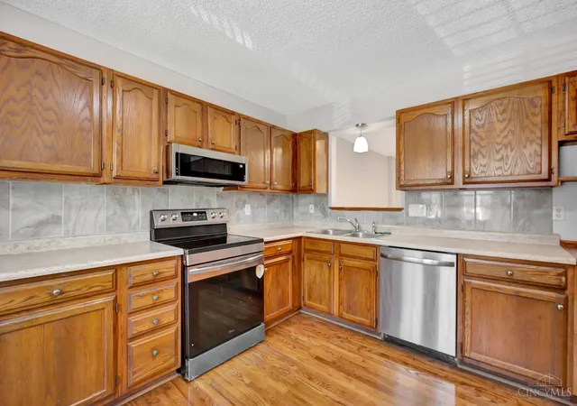 3rd image of 10667 Montgomery Rd #13, Montgomery, OH 45242 | MLS# 1886843