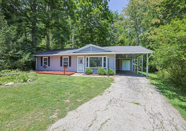 Photo 1 of Sale Pending at 404 Mohican Dr, Loveland, OH 45140 | MLS# 1886880 | Listing updated on 2026-09-03