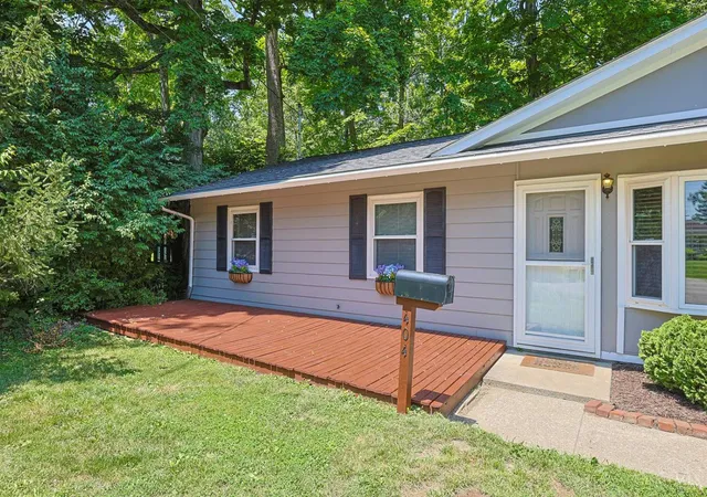 Photo 2 of Sale Pending at 404 Mohican Dr, Loveland, OH 45140 | MLS# 1886880 | Listing updated on 2026-09-03