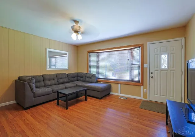 Photo 3 of Sale Pending at 404 Mohican Dr, Loveland, OH 45140 | MLS# 1886880 | Listing updated on 2026-09-03