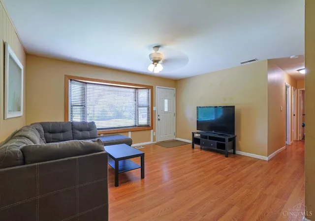 Photo 4 of Sale Pending at 404 Mohican Dr, Loveland, OH 45140 | MLS# 1886880 | Listing updated on 2026-09-03