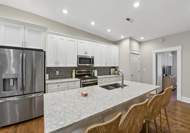 Photo 4 of Condo for sale at 817 Broadway St #3, Cincinnati, OH 45202 | MLS# 1886889 | Listing updated on 2026-08-19