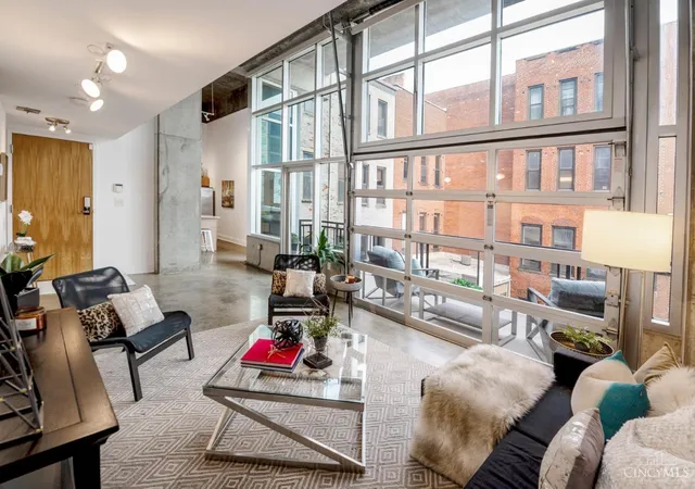 3rd image of 353 W Fourth St #310, Cincinnati, OH 45202 | MLS# 1886662