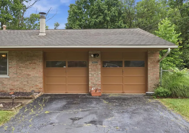 Photo 3 of Single family home for sale at 9602 Kosta Dr, Springfield Twp., OH 45231 | MLS# 1885011 | Listing updated on 2026-10-28