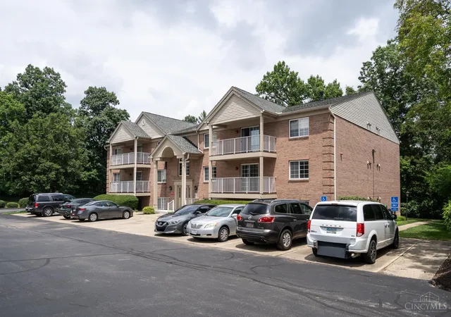 3rd image of 3131 Preserve Ln #2D, Cincinnati, OH 45239 | MLS# 1886232
