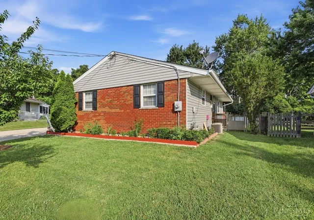 Photo 3 of Single family home for sale at 2536 Sudbury Dr, Cincinnati, OH 45231 | MLS# 1886979 | Listing updated on 2026-09-08
