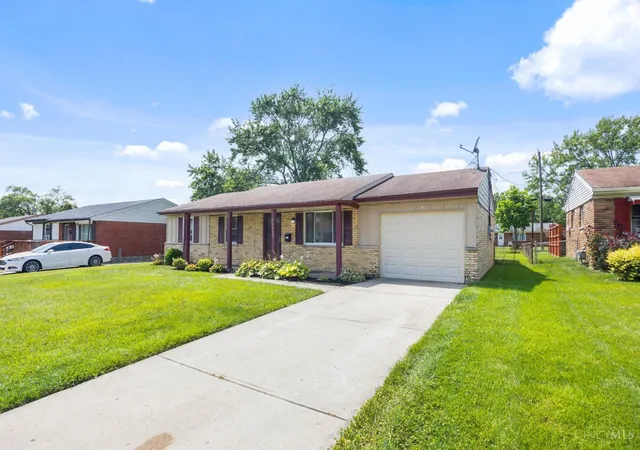 Photo 2 of Sale Pending at 10915 Tangleberry Ct, Cincinnati, OH 45240 | MLS# 1886491 | Listing updated on 2026-09-18