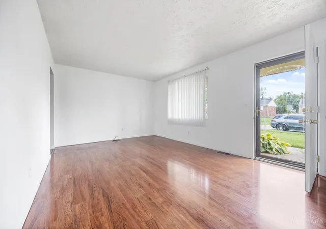 Photo 3 of Sale Pending at 10915 Tangleberry Ct, Cincinnati, OH 45240 | MLS# 1886491 | Listing updated on 2026-09-18