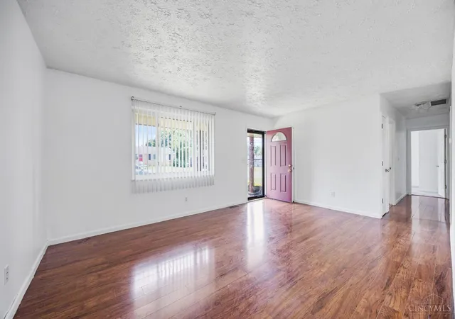 Photo 3 of Sale Pending at 10915 Tangleberry Ct, Cincinnati, OH 45240 | MLS# 1886491 | Listing updated on 2026-09-18