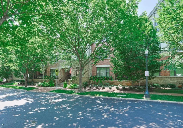 2nd image of 3901 West St #208, Mariemont, OH 45227 | MLS# 1886966