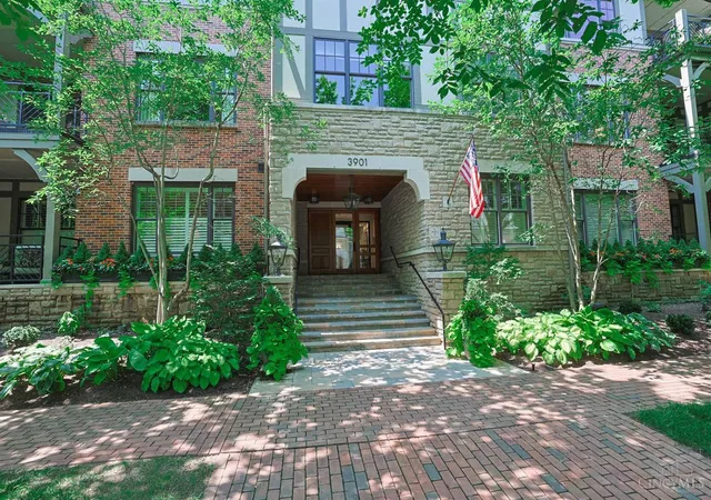 3rd image of 3901 West St #208, Mariemont, OH 45227 | MLS# 1886966