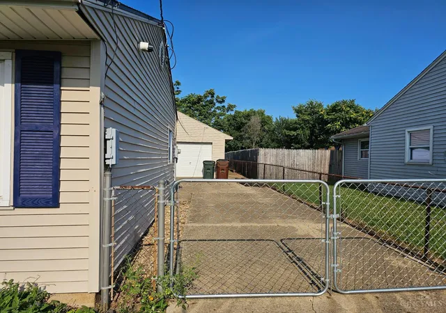 3rd image of 3007 Roslyn Dr, Middletown, OH 45044 | MLS# 1886984