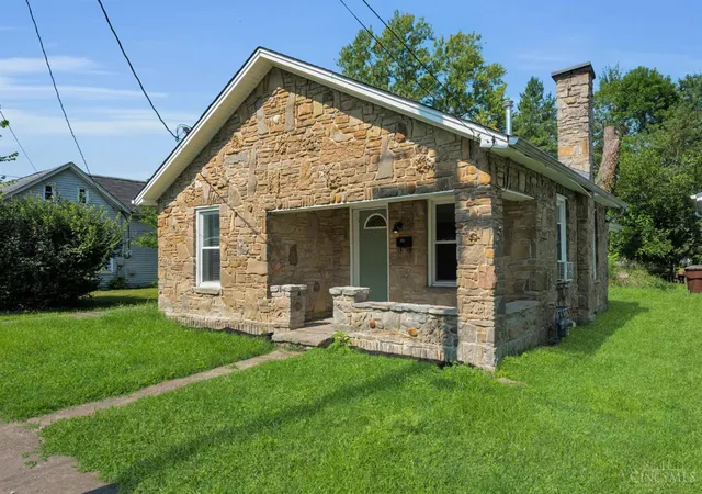 Photo 3 of Sale Pending at 415 S Union St, Bethel, OH 45106 | MLS# 1887047 | Listing updated on 2026-09-21