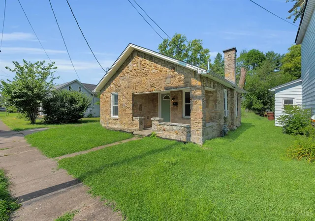 Photo 4 of Sale Pending at 415 S Union St, Bethel, OH 45106 | MLS# 1887047 | Listing updated on 2026-09-21