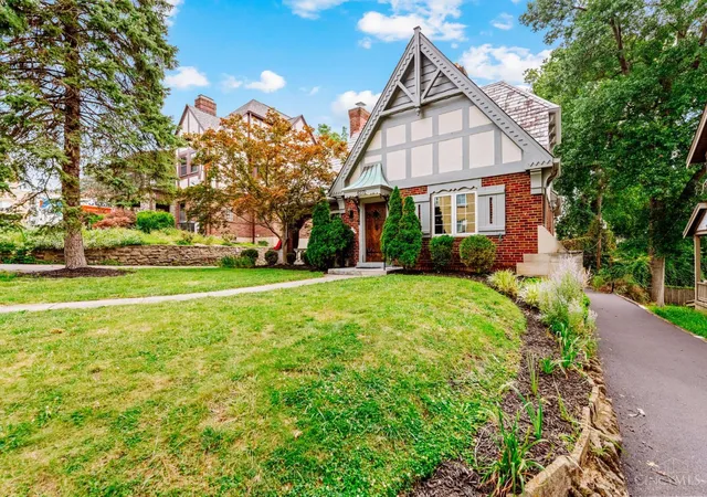 1st image of 6272 Rogers Park Pl, Cincinnati, OH 45213 | MLS# 1887161