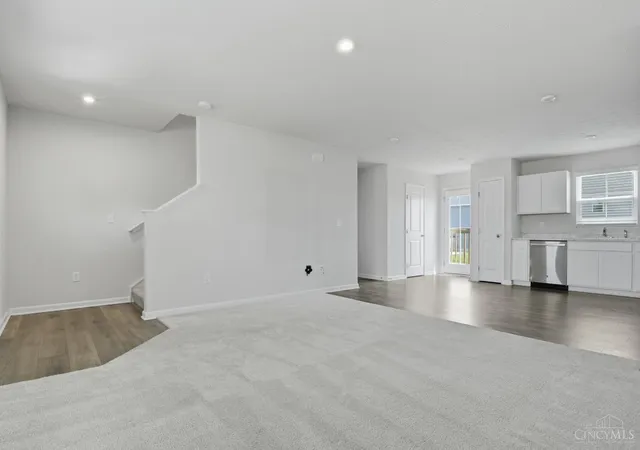 Photo 4 of Single family home for sale at 5900 Cresting Rd, Middletown, OH 45042 | MLS# 1887005 | Listing updated on 2026-08-21