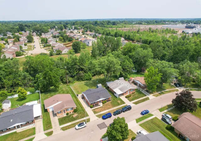 3rd image of 1733 Beaver Creek Ln, Dayton, OH 45429 | MLS# 1886898