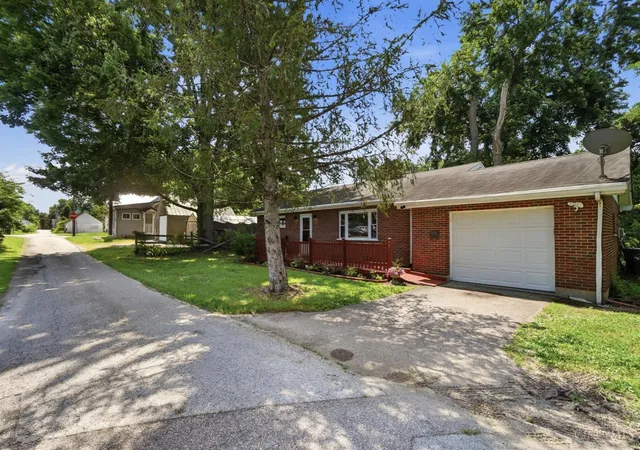 4th image of 417 Davis Ln, Bethel, OH 45106 | MLS# 1887171
