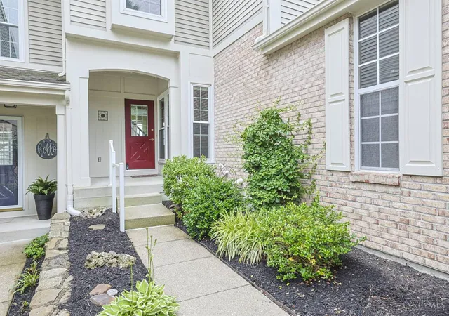 3rd image of 3886 Arbor Grn Dr, Cincinnati, OH 45255