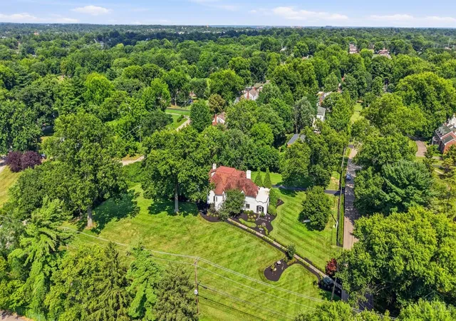 2nd image of 1550 Neeb Rd, Green Twp, OH 45233 | MLS# 1884932