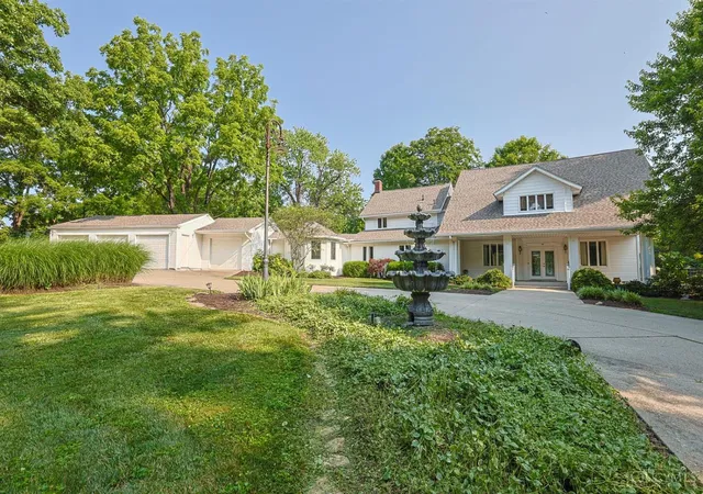 2nd image of 5940 Ambassador Ct, Fairfield, OH 45014 | MLS# 1887217