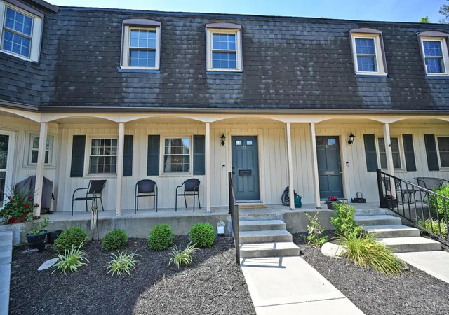 2nd image of 23 Creekwood Sq, Glendale, OH 45246 | MLS# 1887082