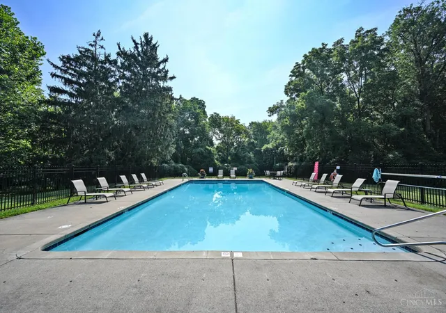 2nd image of 23 Creekwood Sq, Glendale, OH 45246