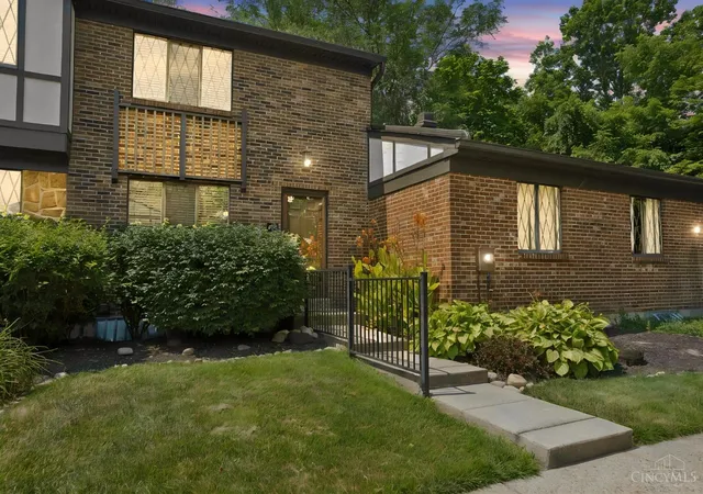1st image of 455 Dartmouth Cir #22, Cincinnati, OH 45244 | MLS# 1887230
