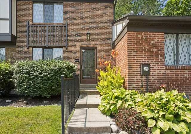 2nd image of 455 Dartmouth Cir #22, Cincinnati, OH 45244 | MLS# 1887230